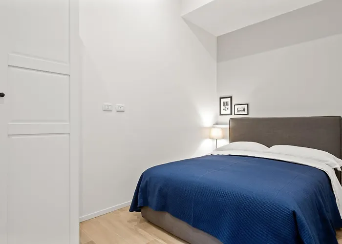 Piazza Maggiore White Apartment